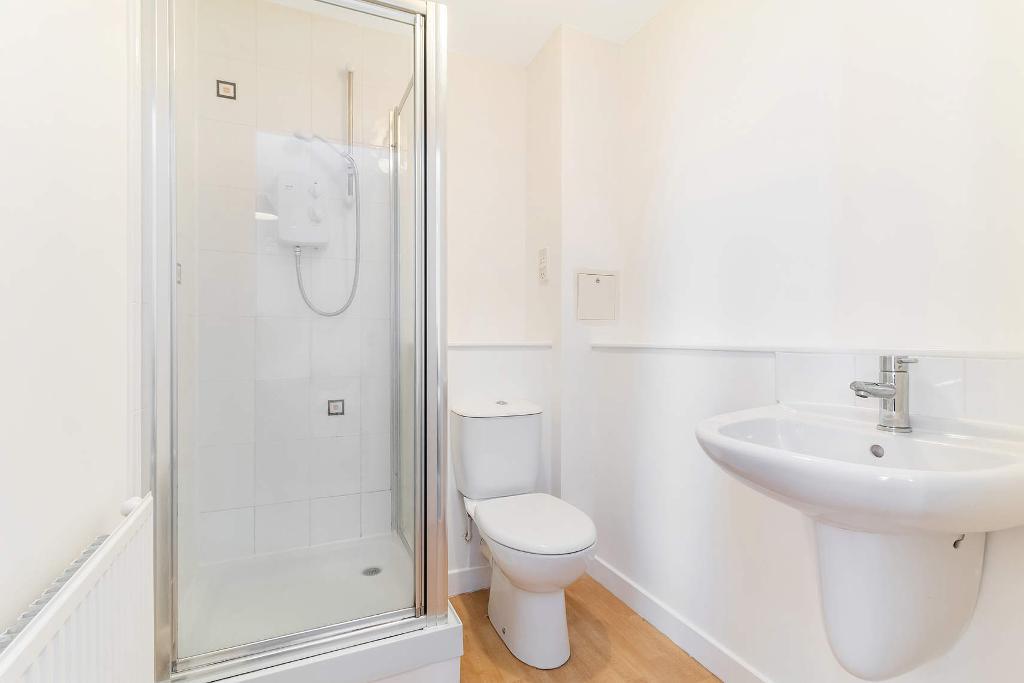 3 Bedroom Flat For Sale in Finlay Drive, Dennistoun, G31 2BD