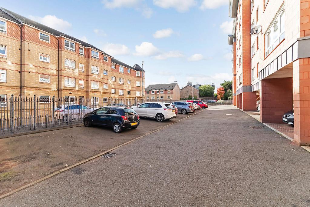 3 Bedroom Flat For Sale in Finlay Drive, Dennistoun, G31 2BD