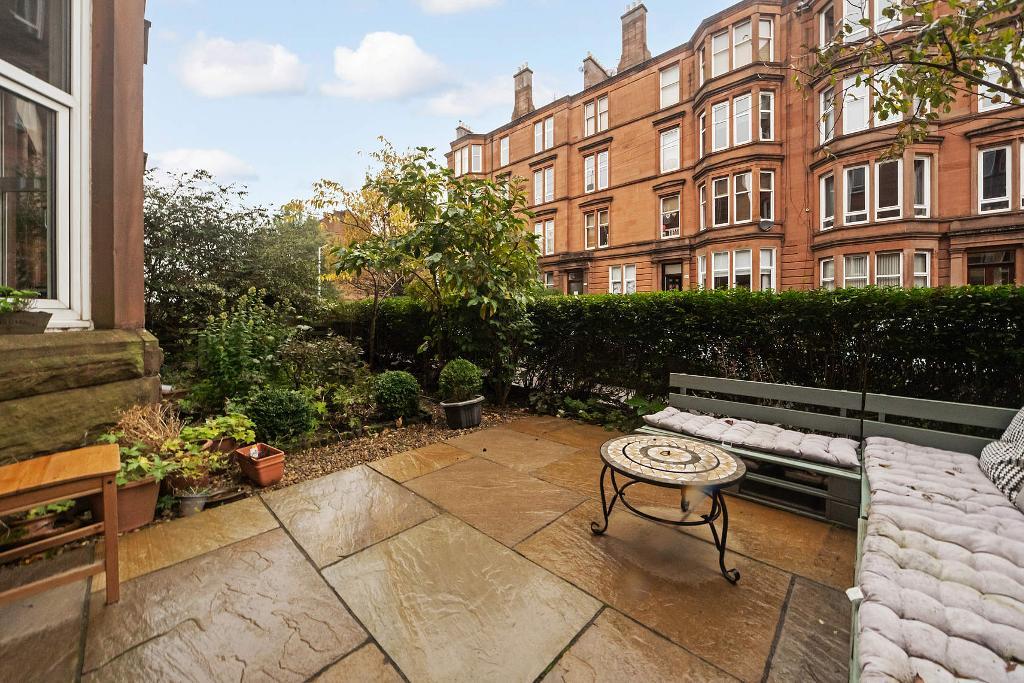 2 Bedroom Ground Floor Flat For Sale in Golfhill Drive, Dennistoun, G31 2NY