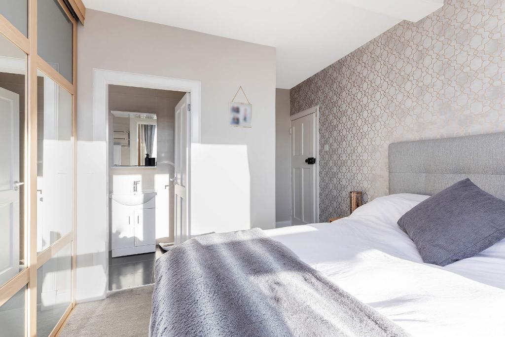 3 Bedroom SemiDetached For Sale in Colston Road, G64 2BD