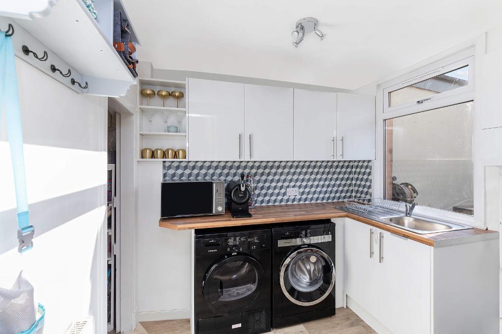 3 Bedroom SemiDetached For Sale in Colston Road, G64 2BD