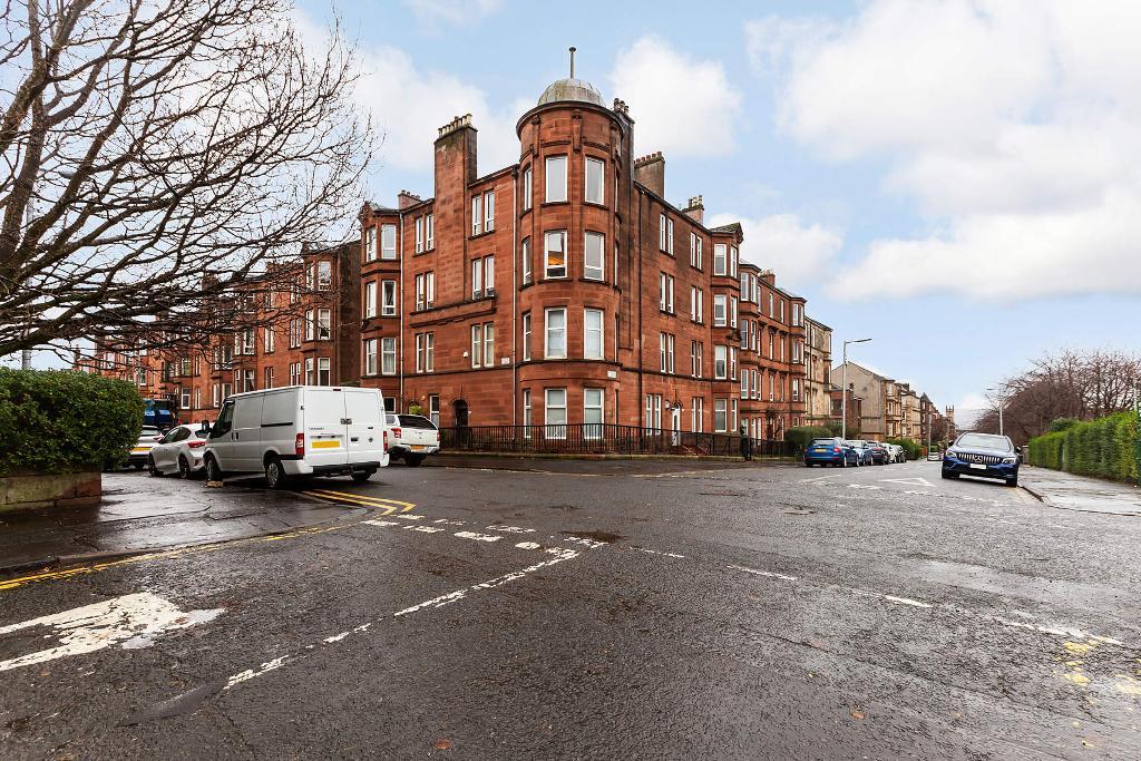 3 Bedroom Flat For Sale in Golfhill Drive, Dennistoun, G31 2NY