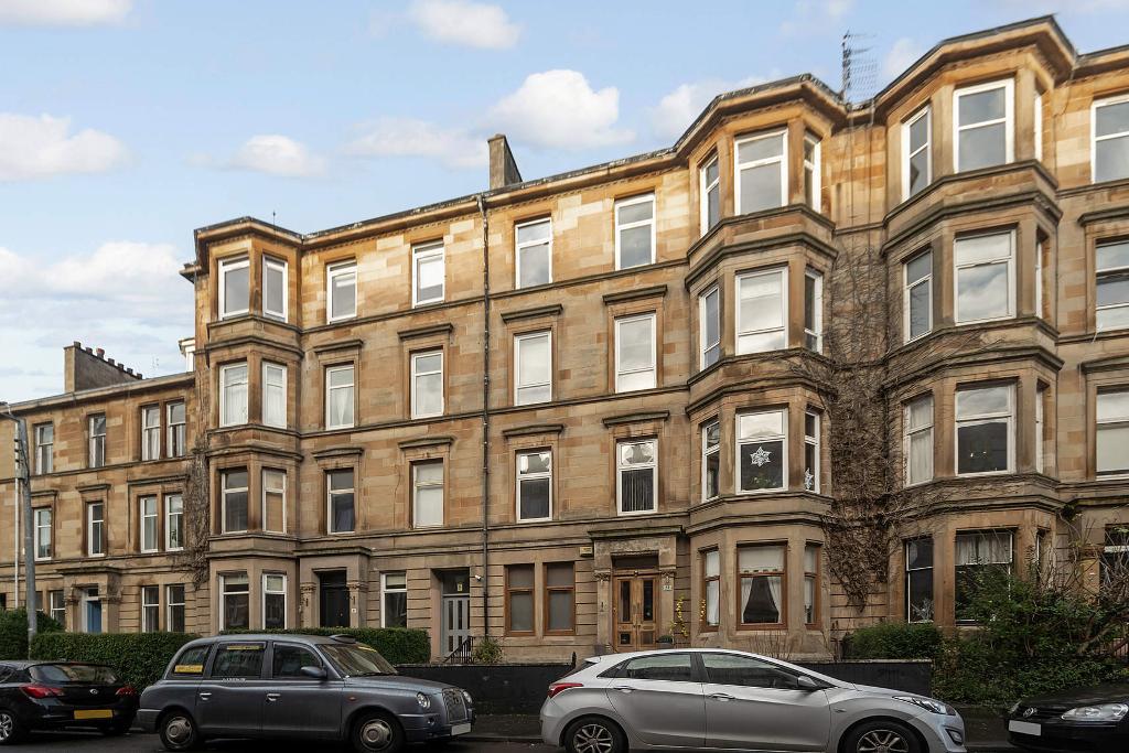 3 Bedroom Flat For Sale in Roslea Drive, Dennistoun, G31 2QS