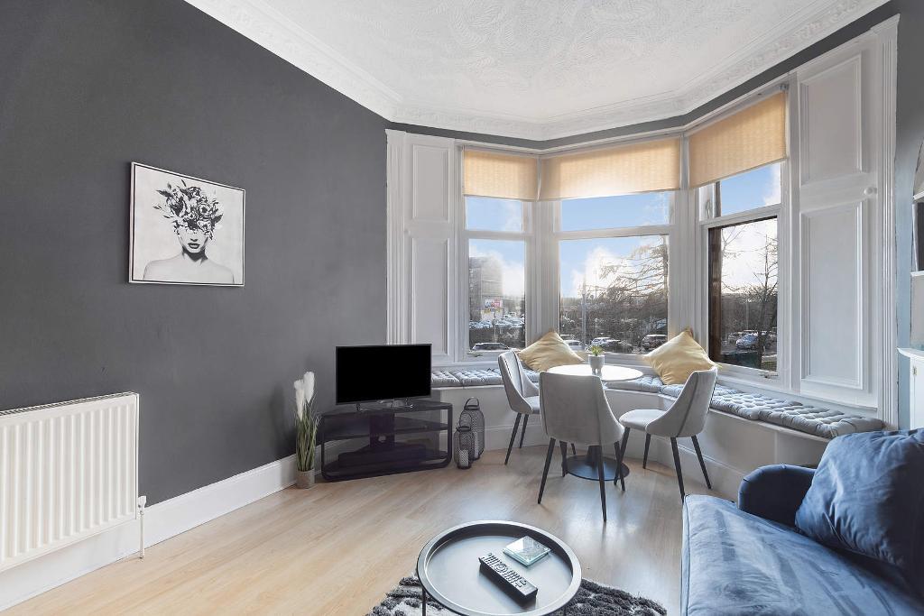 2 Bedroom Flat For Sale in Roslea Drive, Dennistoun, G31 2RZ