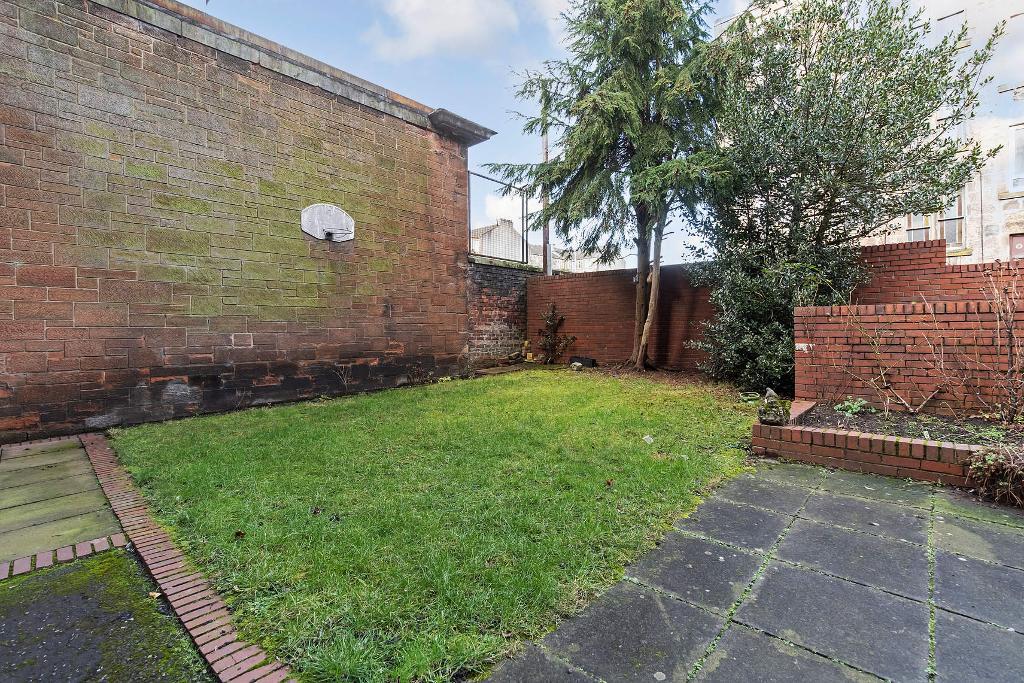 2 Bedroom Flat For Sale in Roslea Drive, Dennistoun, G31 2RZ