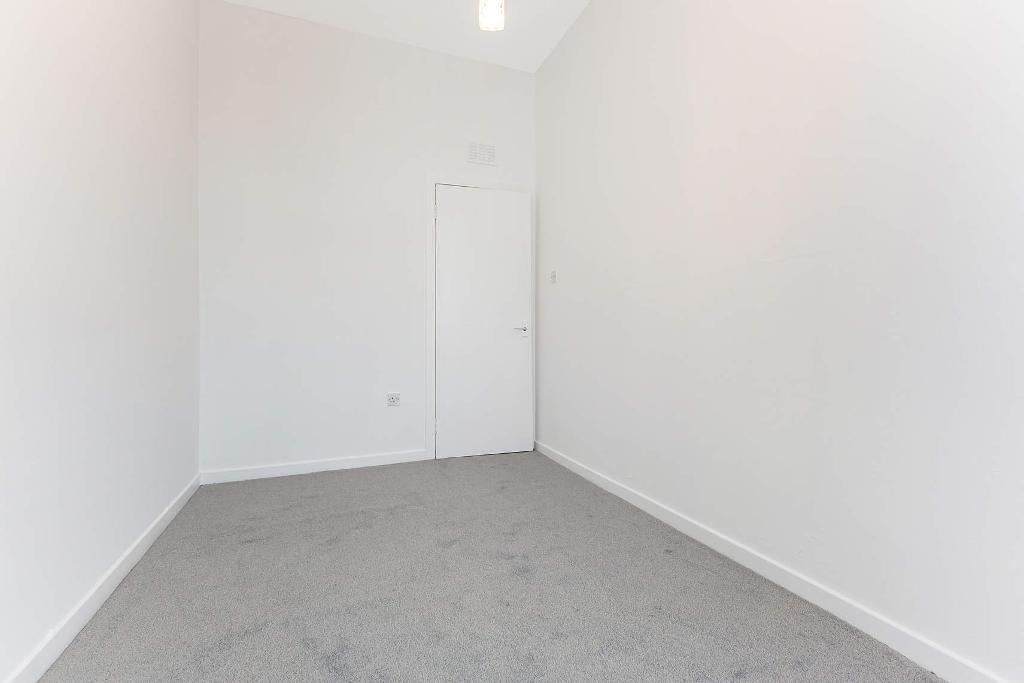 2 Bedroom Ground Floor Flat For Sale in Cardross Street, Dennistoun, G31 2DG