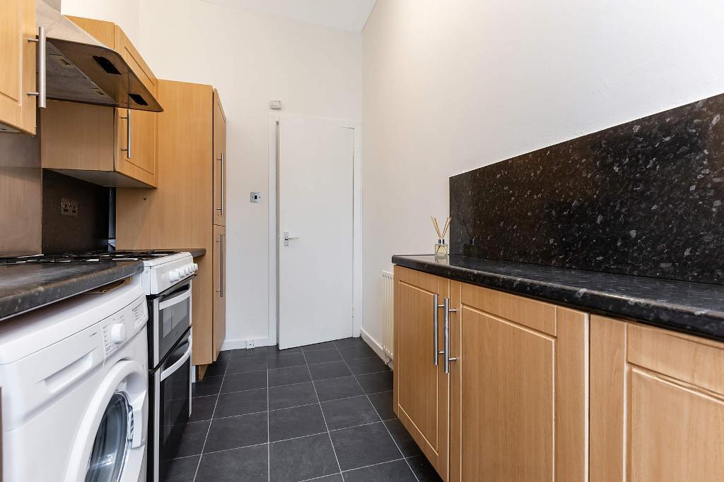 2 Bedroom Ground Floor Flat For Sale in Cardross Street, Dennistoun, G31 2DG