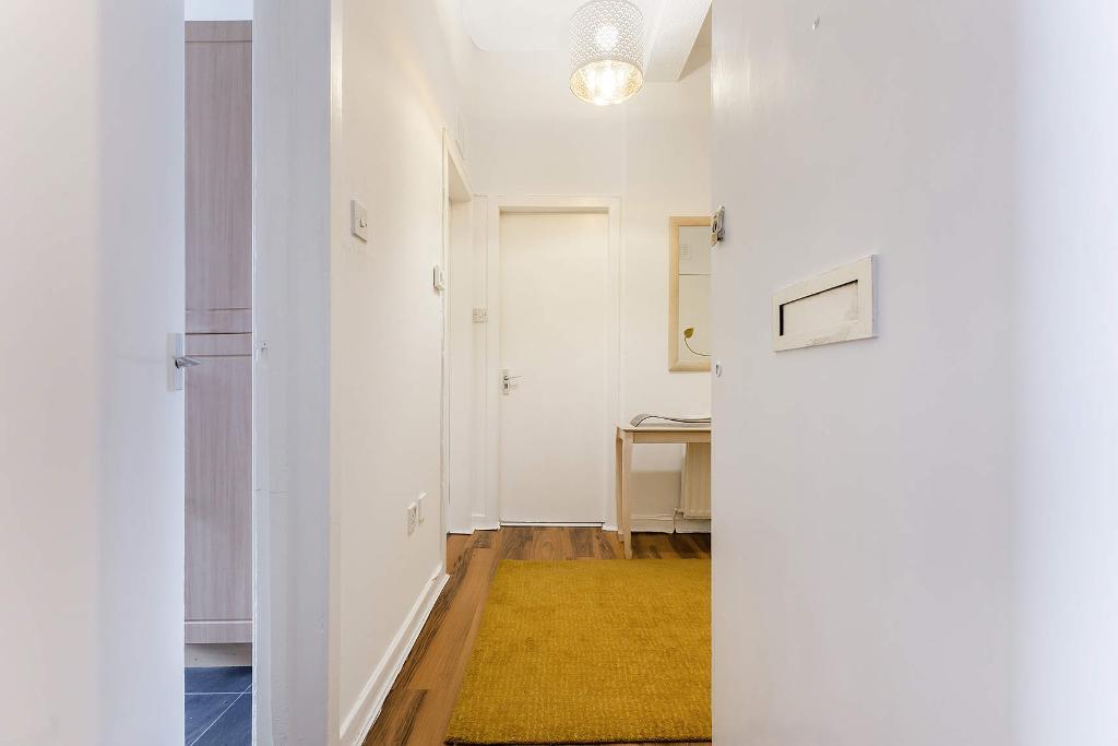 2 Bedroom Ground Floor Flat For Sale in Cardross Street, Dennistoun, G31 2DG