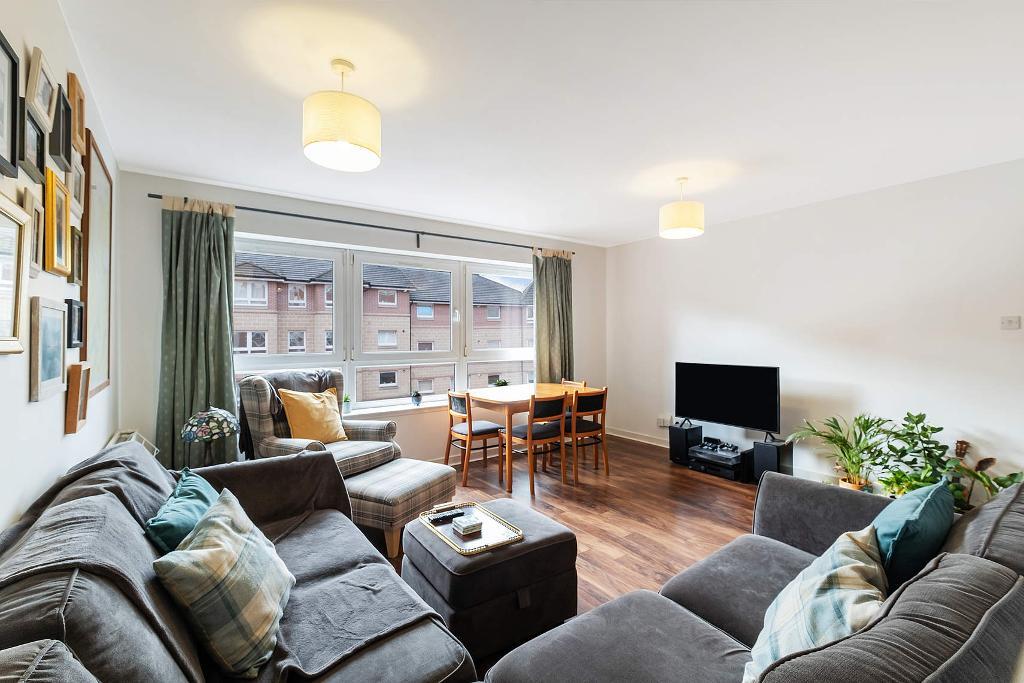 2 Bedroom Flat For Sale in Finlay Drive, Dennistoun, G31 2BD