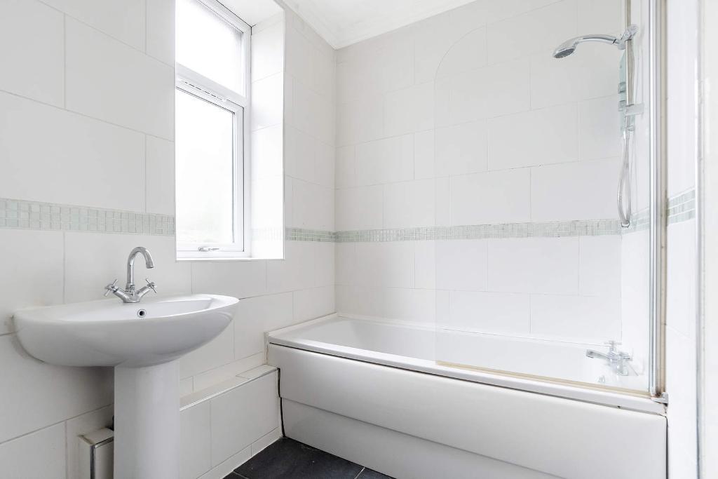 1 Bedroom Ground Floor Flat For Sale in Dumbarton Road, Yoker, G14 0HX
