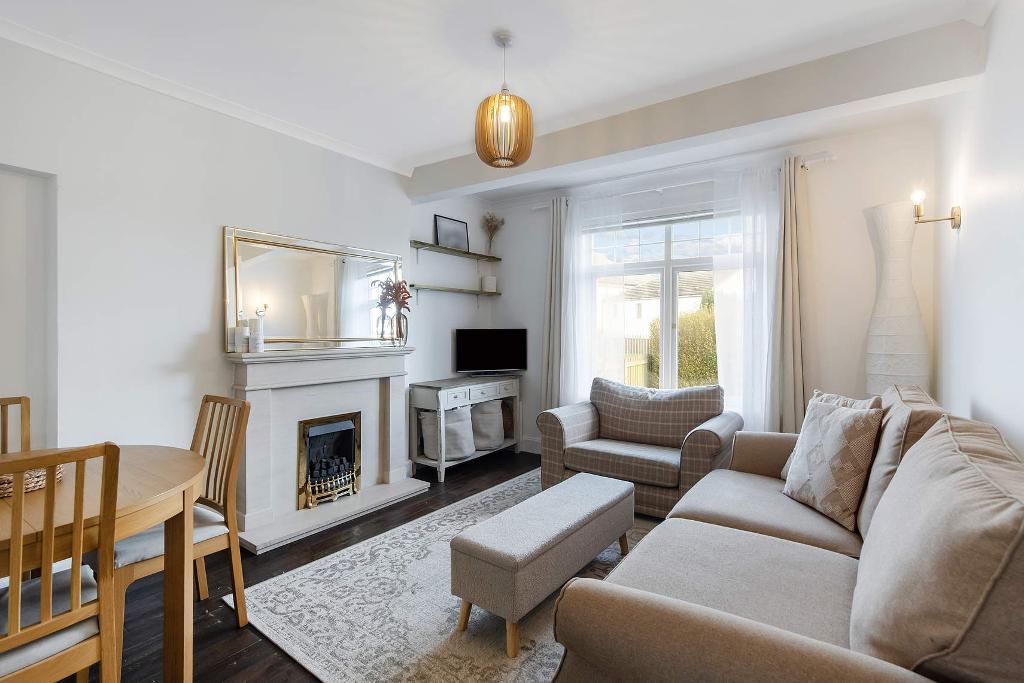 3 Bedroom SemiDetached For Sale in Tay Crescent, Riddrie, G33 2BQ