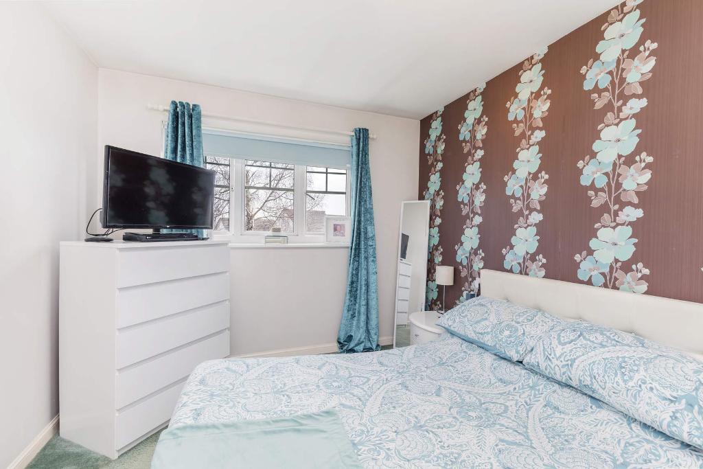 3 Bedroom SemiDetached For Sale in St Josephs Place, Royston, G21 2LD