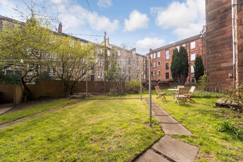 2 Bedroom Flat For Sale in Golfhill Drive, Dennistoun, G31 2NY