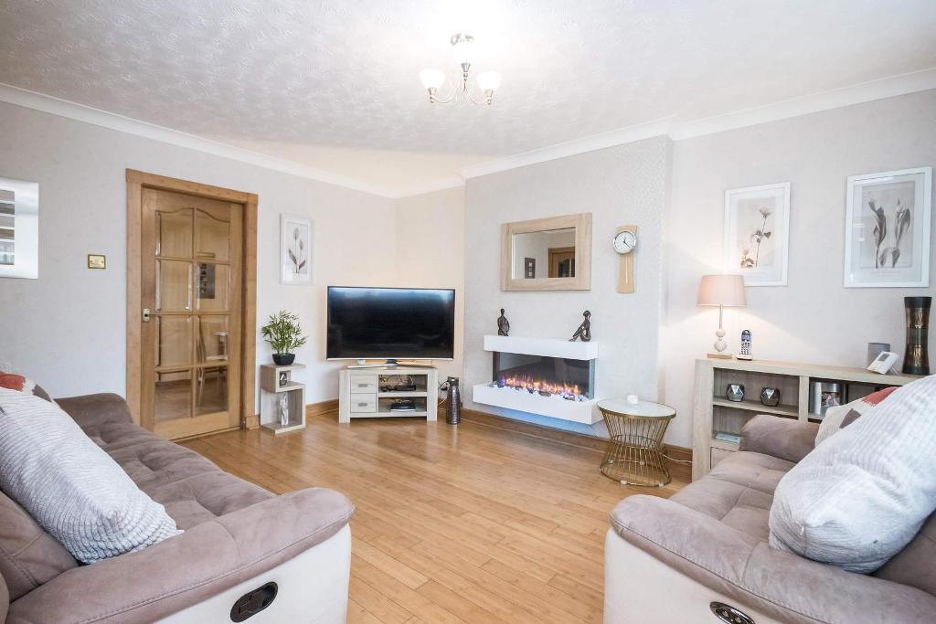 2 Bedroom SemiDetached For Sale in Duror Street, Greenfield, G32 6TP