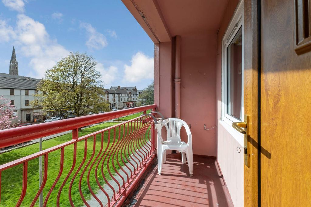 2 Bedroom Flat For Sale in Royston Road, Royston, G21 2QL