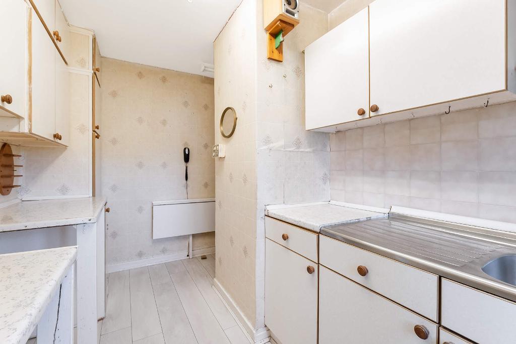 2 Bedroom Flat For Sale in Royston Road, Royston, G21 2QL