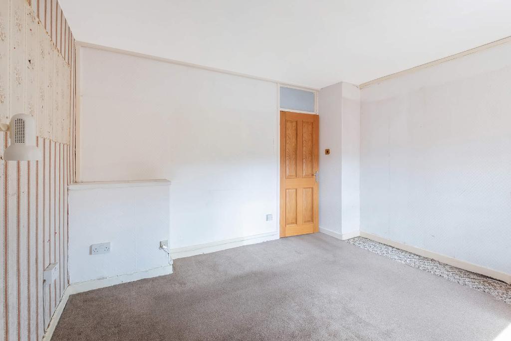 2 Bedroom Flat For Sale in Royston Road, Royston, G21 2QL