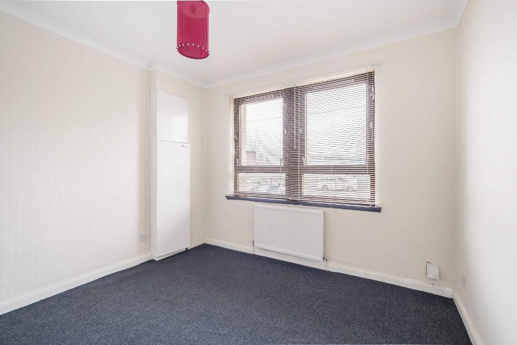 3 Bedroom Ground Floor Flat For Sale in Easterhill Street, Tollcross