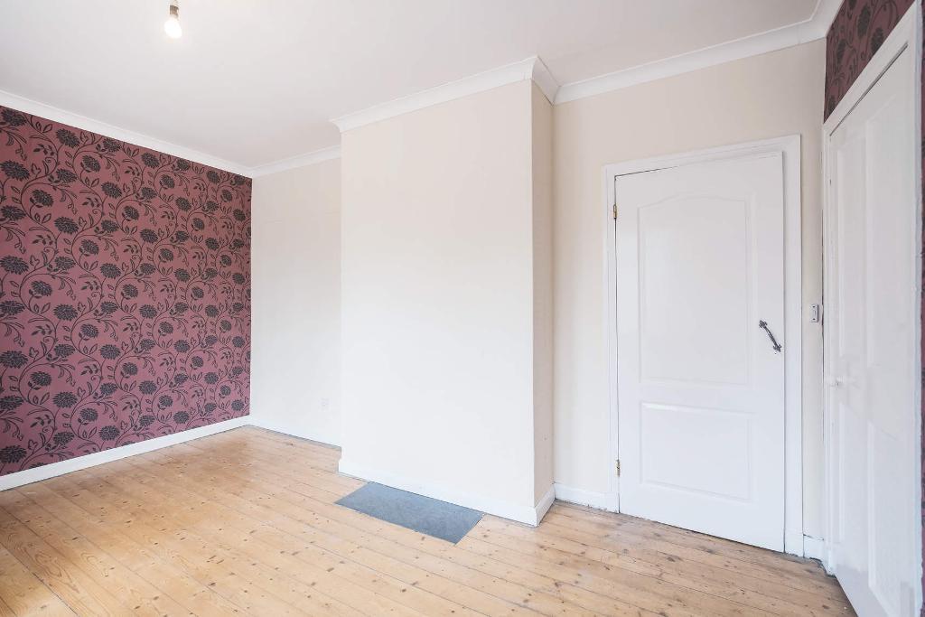 3 Bedroom Ground Floor Flat For Sale in Easterhill Street, Tollcross