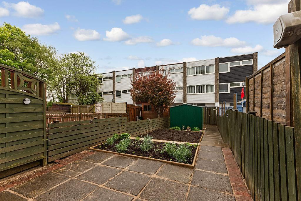 3 Bedroom Town House For Sale in MacTaggart Road, Cumbernauld, G67 1JL