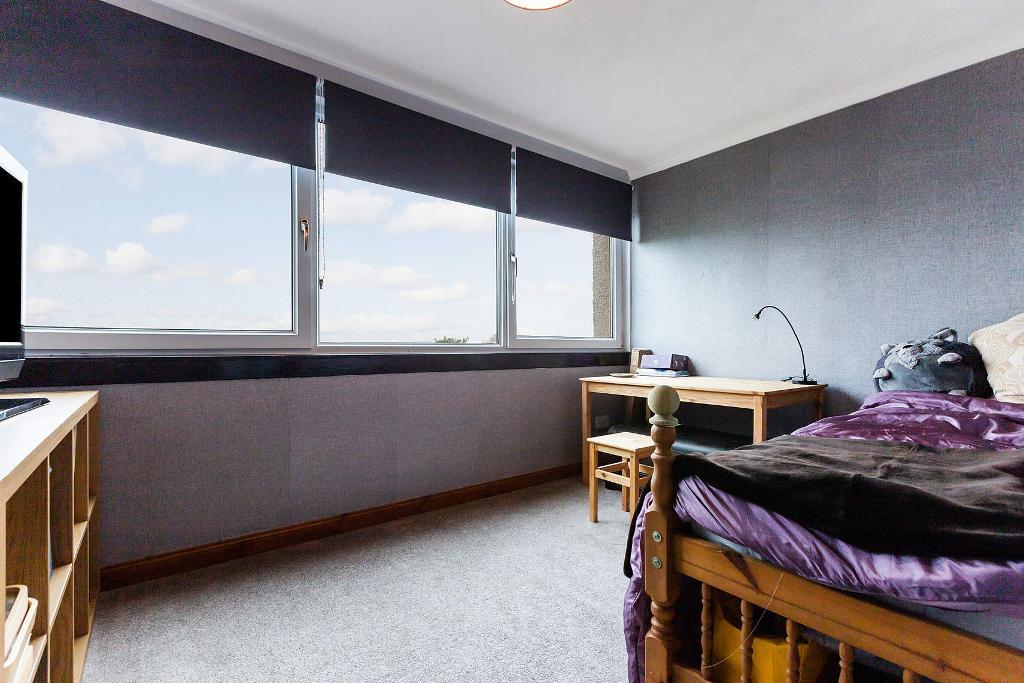 3 Bedroom Town House For Sale in MacTaggart Road, Cumbernauld, G67 1JL