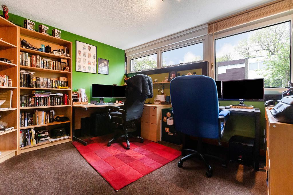 3 Bedroom Town House For Sale in MacTaggart Road, Cumbernauld, G67 1JL