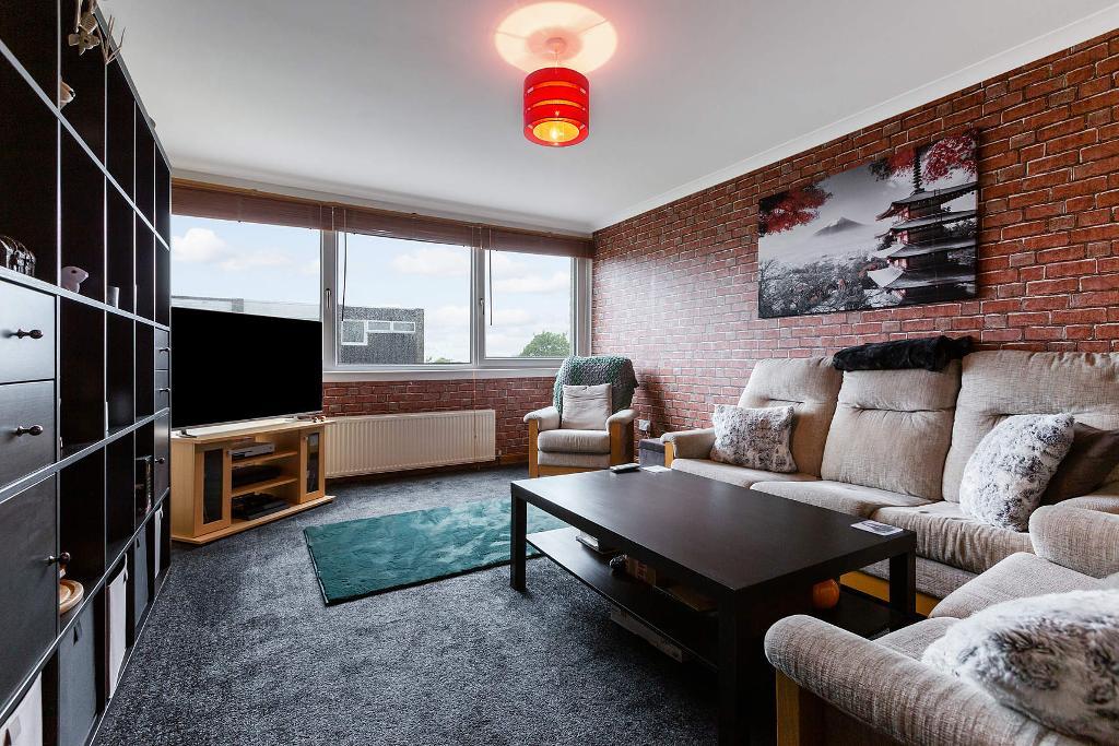 3 Bedroom Town House For Sale in MacTaggart Road, Cumbernauld, G67 1JL