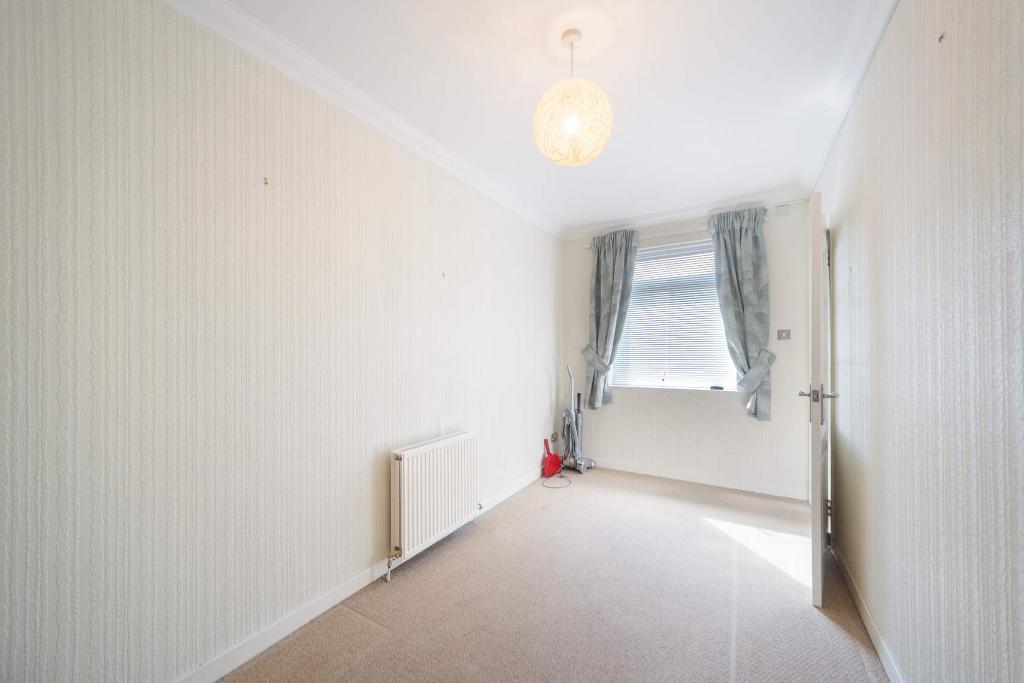 3 Bedroom SemiDetached For Sale in Springhill Road, Garrowhill, G69 6NS