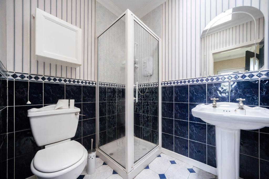 3 Bedroom SemiDetached For Sale in Springhill Road, Garrowhill, G69 6NS
