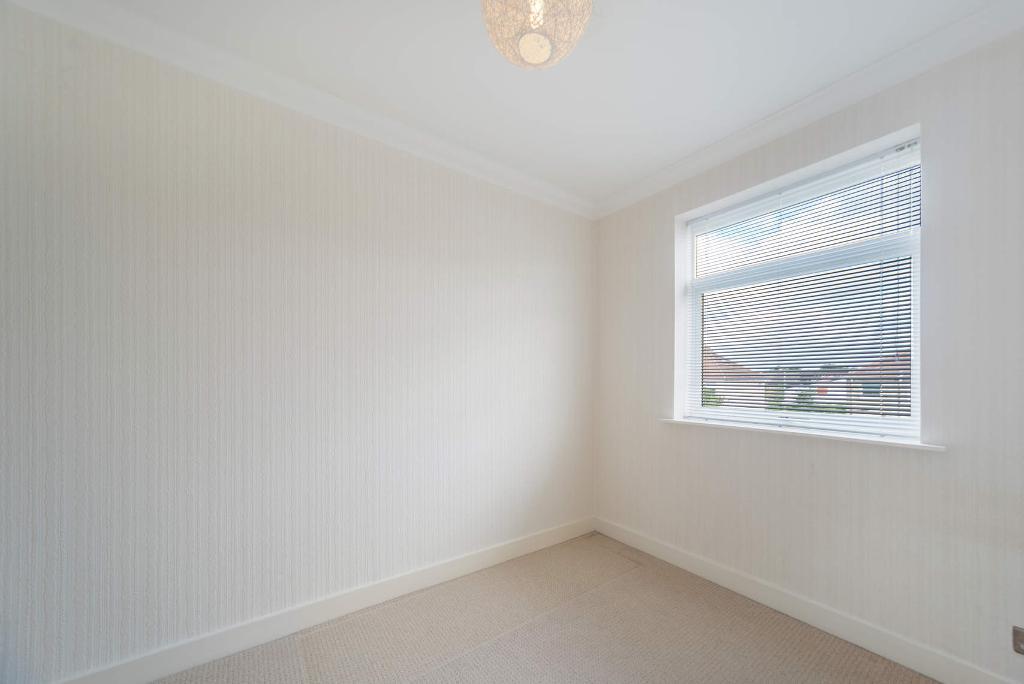 3 Bedroom SemiDetached For Sale in Springhill Road, Garrowhill, G69 6NS