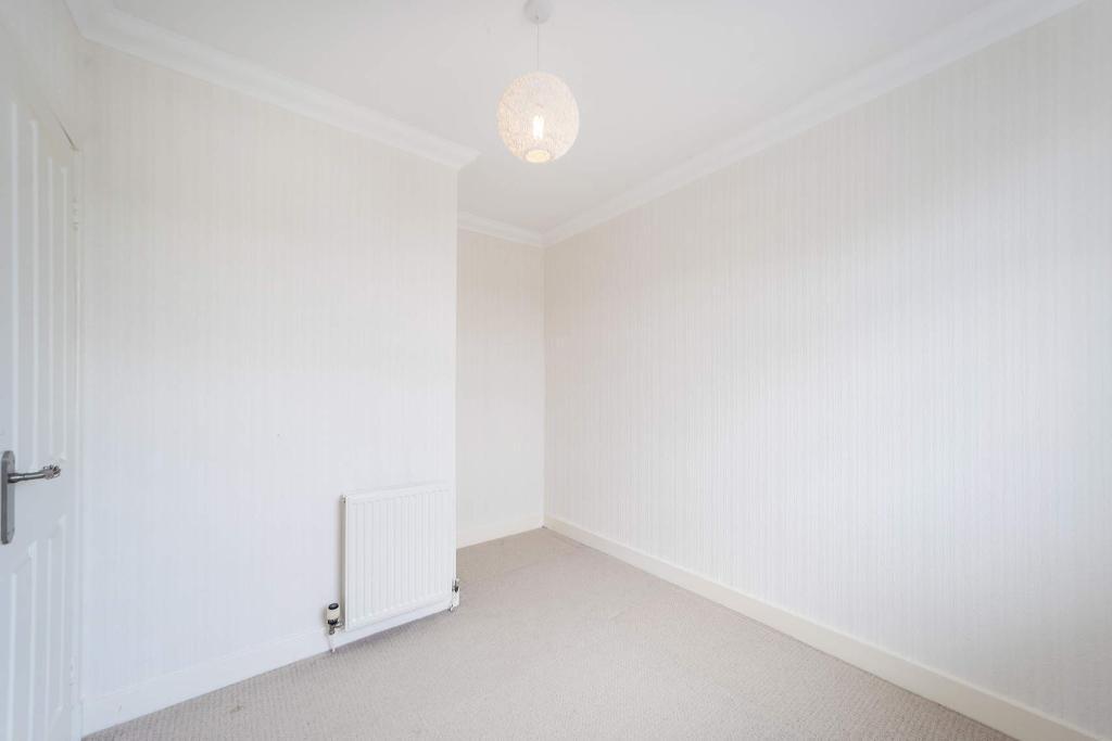 3 Bedroom SemiDetached For Sale in Springhill Road, Garrowhill, G69 6NS