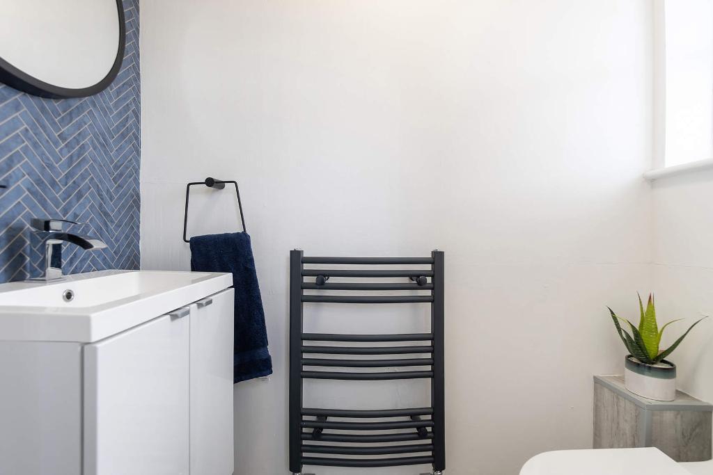 3 Bedroom SemiDetached For Sale in Springhill Farm Way, Baillieston