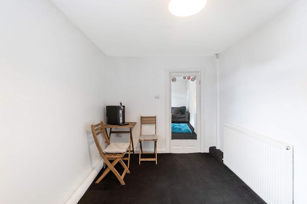 3 Bedroom SemiDetached For Sale in Springhill Farm Way, Baillieston