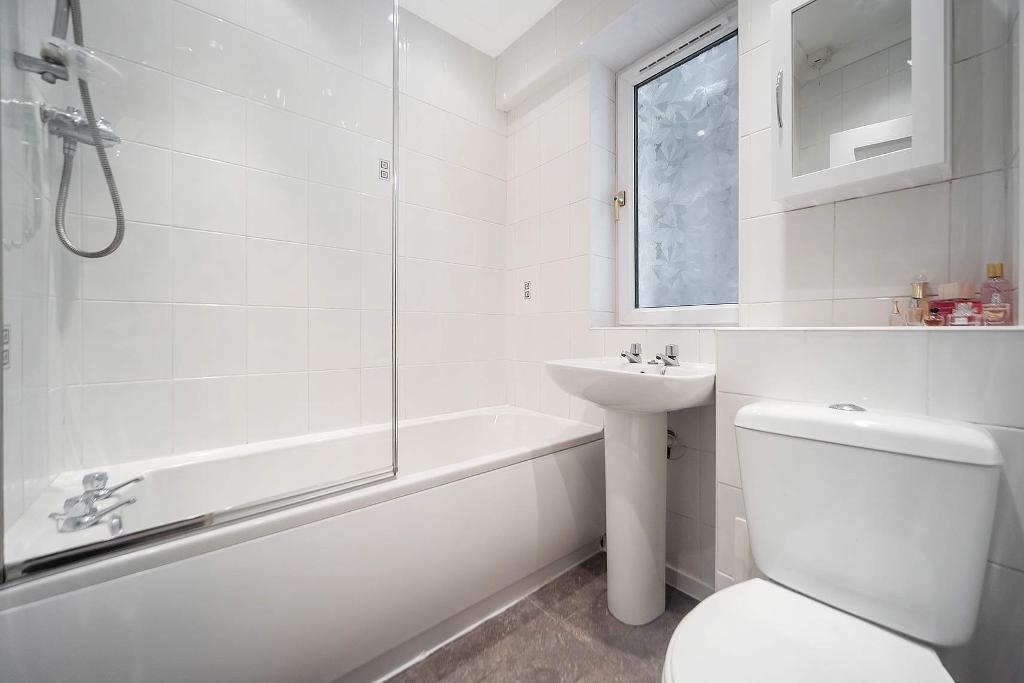 3 Bedroom Ground Floor Flat For Sale in Dorchester Avenue, Anniesland