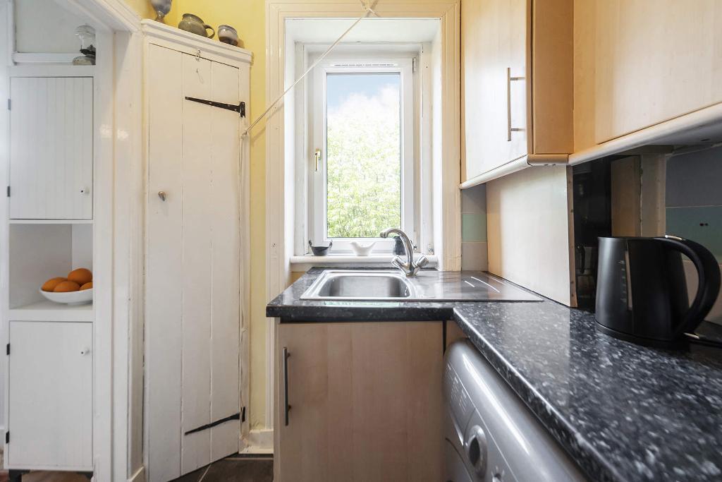 3 Bedroom Ground Floor Flat For Sale in Dorchester Avenue, Anniesland