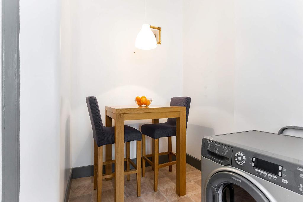 1 Bedroom Flat For Sale in Chancellor Street, Partick, G11 5PW