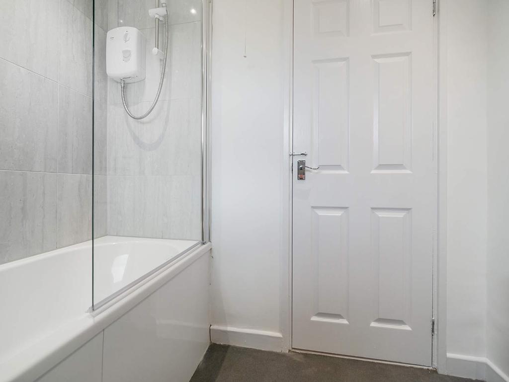 1 Bedroom Flat For Sale in Inveresk Street, Greenfield, G32 6TA