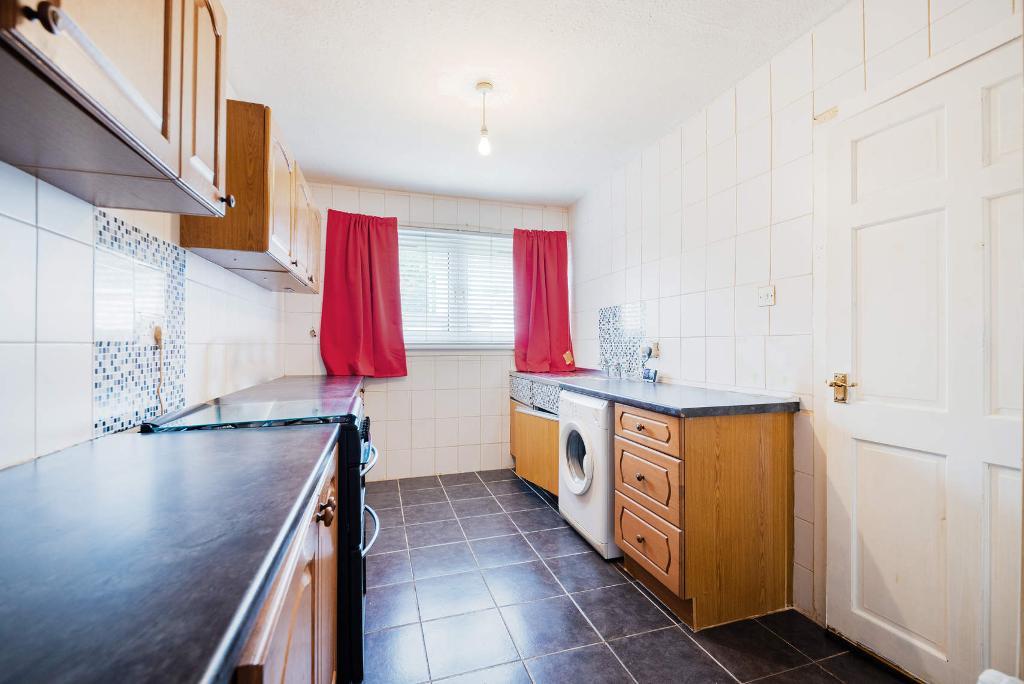 2 Bedroom End Terraced For Sale in Broom Path, Baillieston, G69 7DD