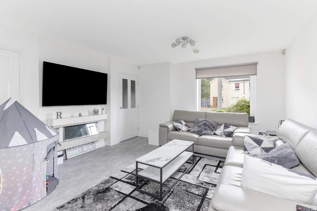 3 Bedroom SemiDetached For Sale in Springbank Crescent, Belvidere