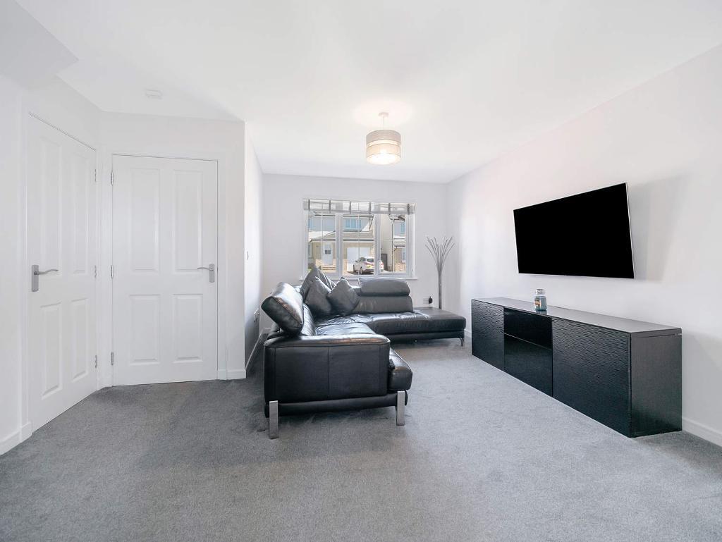 3 Bedroom End Terraced For Sale in Penicuik Street, Carntyne, G32 6FR