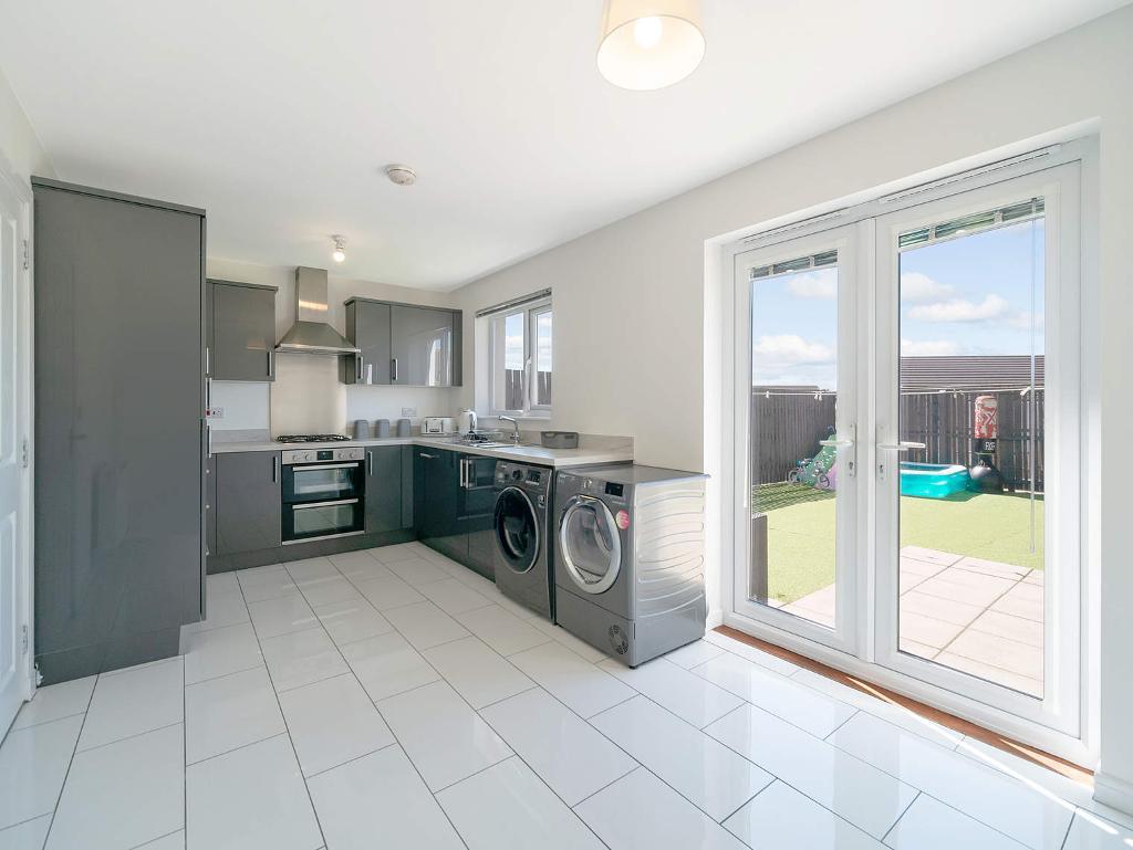 3 Bedroom End Terraced For Sale in Penicuik Street, Carntyne, G32 6FR