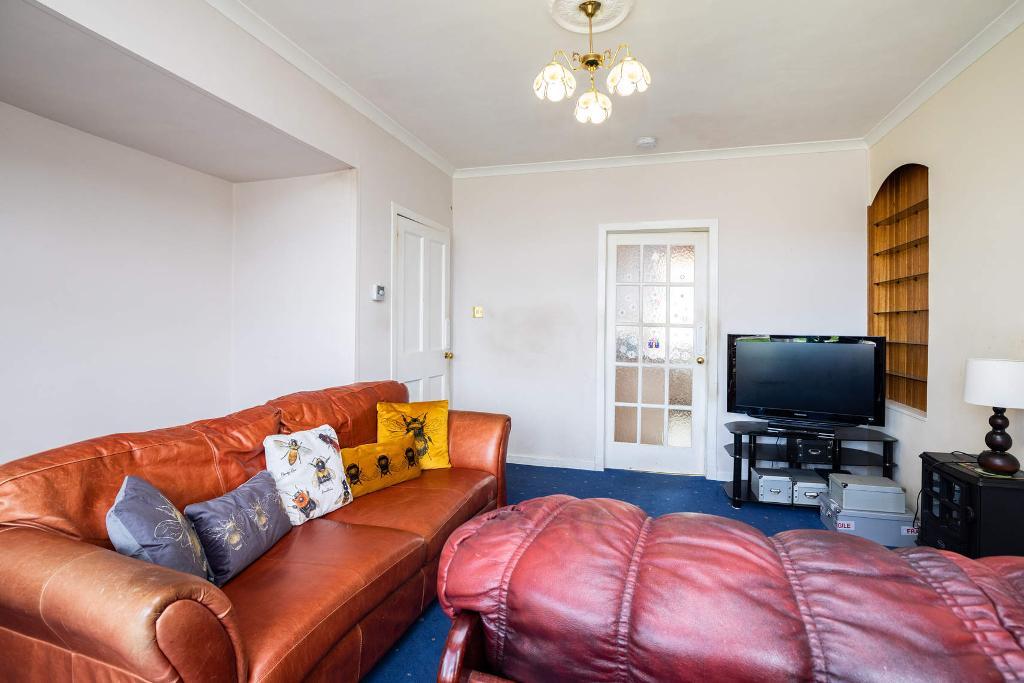 3 Bedroom Semi-Detached For Sale in Hillhouse Street, Springburn, G21 4HP