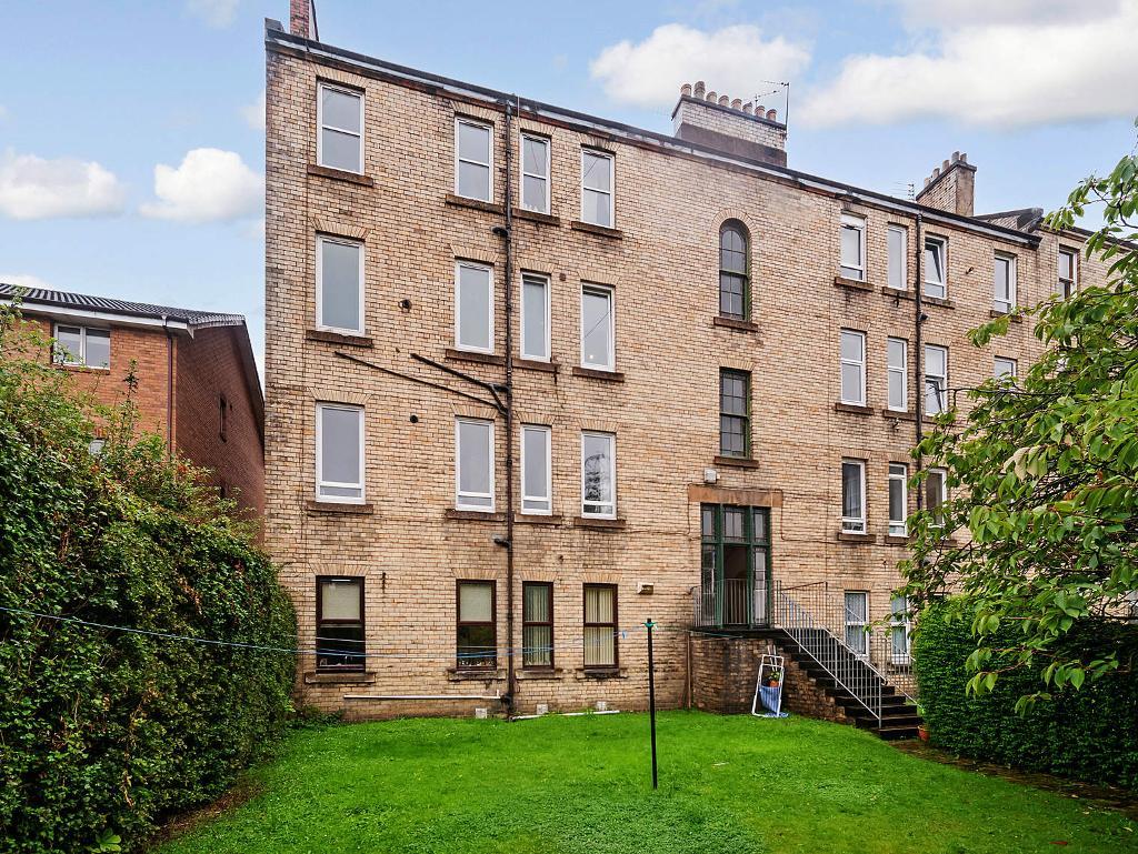 3 Bedroom Flat For Sale in Golfhill Drive, Dennistoun, G31 2NZ
