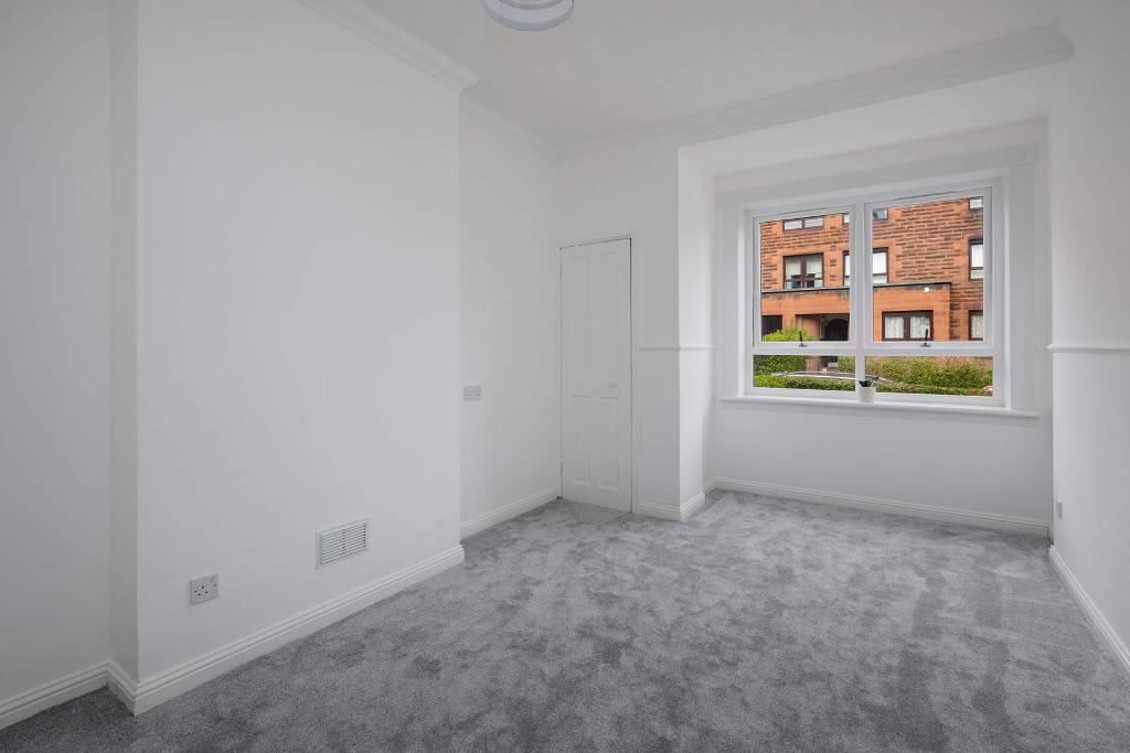 3 Bedroom Flat For Sale in Craigpark Drive, Dennistoun, Glasgow, G31 2NT