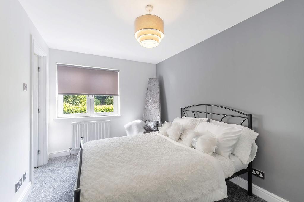 2 Bedroom Flat For Sale in Ashgill Road, Glasgow, G22 7HJ