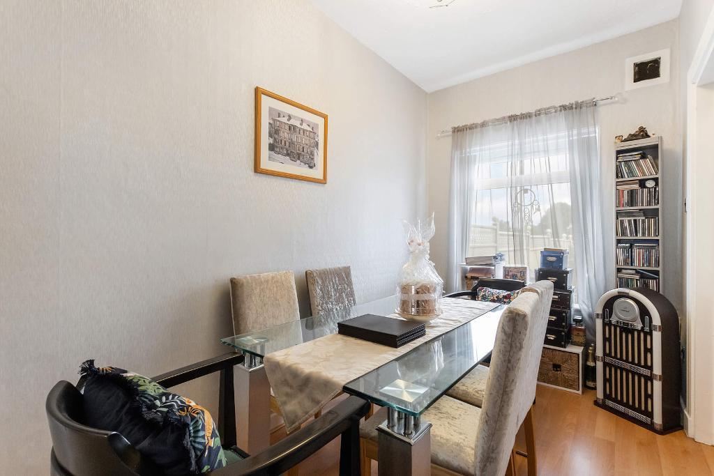 3 Bedroom Lower cottage flat For Sale in Crofton Avenue, Croftfoot, G44 5HY