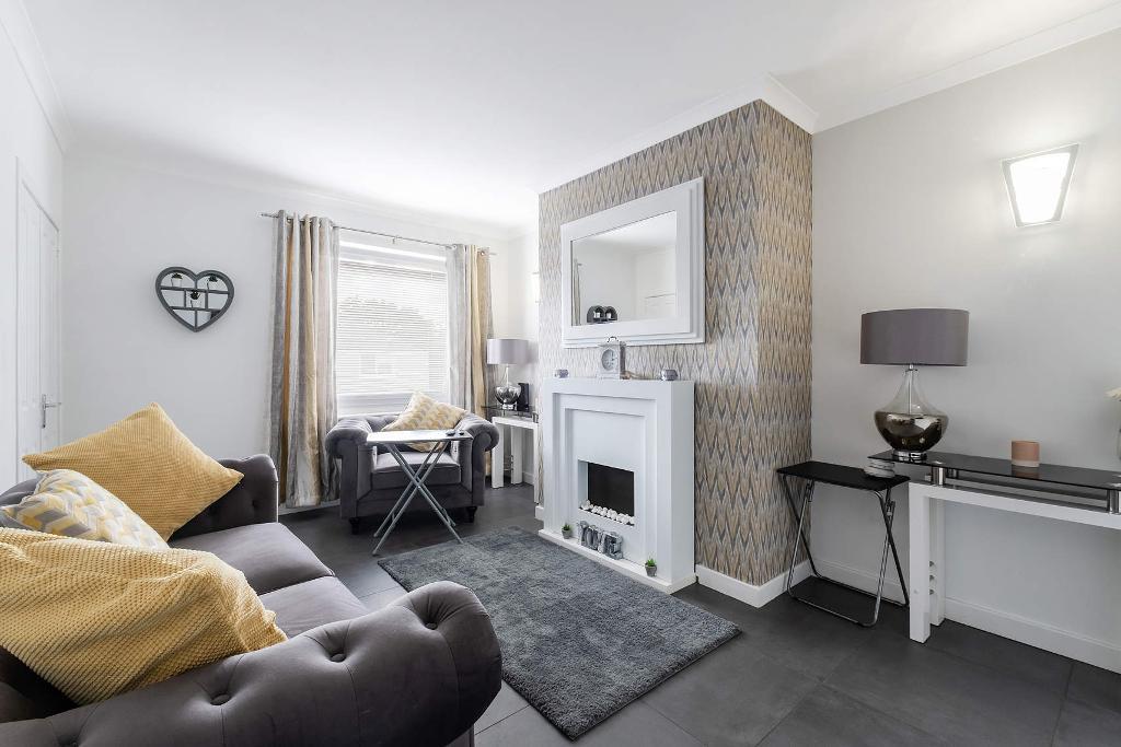 2 Bedroom Upper Cottage Flat For Sale in Ardgay Street, Sandyhills, G32 7AN