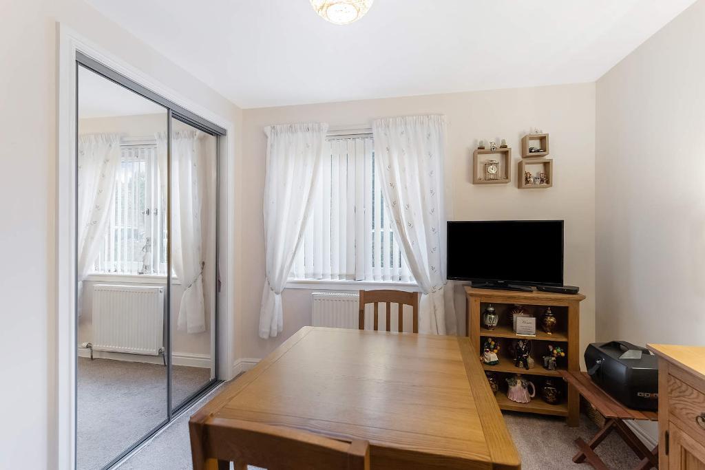 2 Bedroom Flat For Sale in Ashgill Road, G22 7HJ