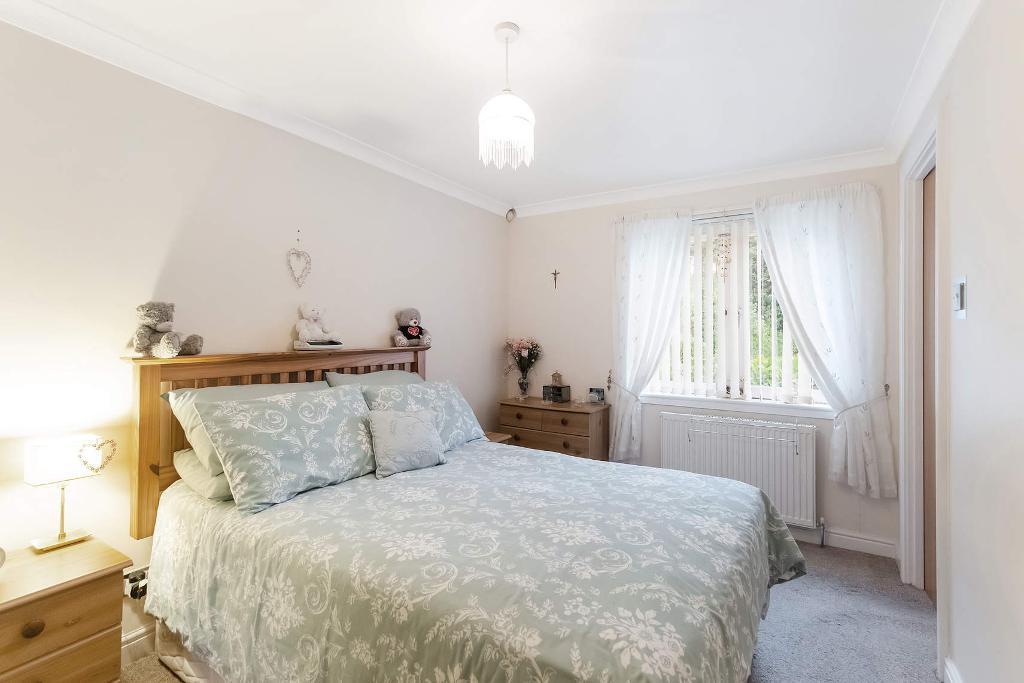 2 Bedroom Flat For Sale in Ashgill Road, G22 7HJ