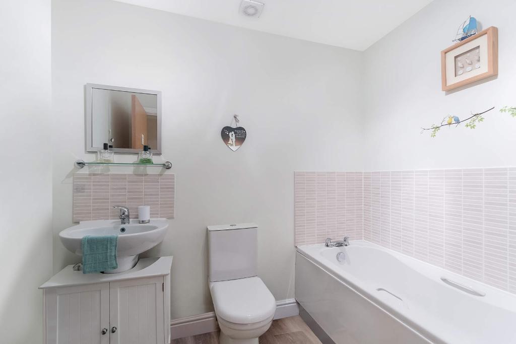 2 Bedroom Flat For Sale in Ashgill Road, G22 7HJ